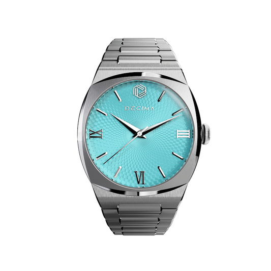 ステンレススチールブレスレットをつけたロイム・フロスト