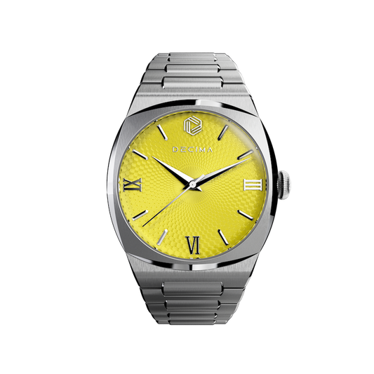 ステンレススチールブレスレットをつけたロイム・フロスト